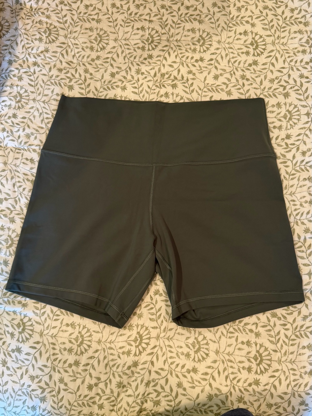 lululemon athletica Align High-Rise Short 6” - Dark Forest - Picture 4 of 6